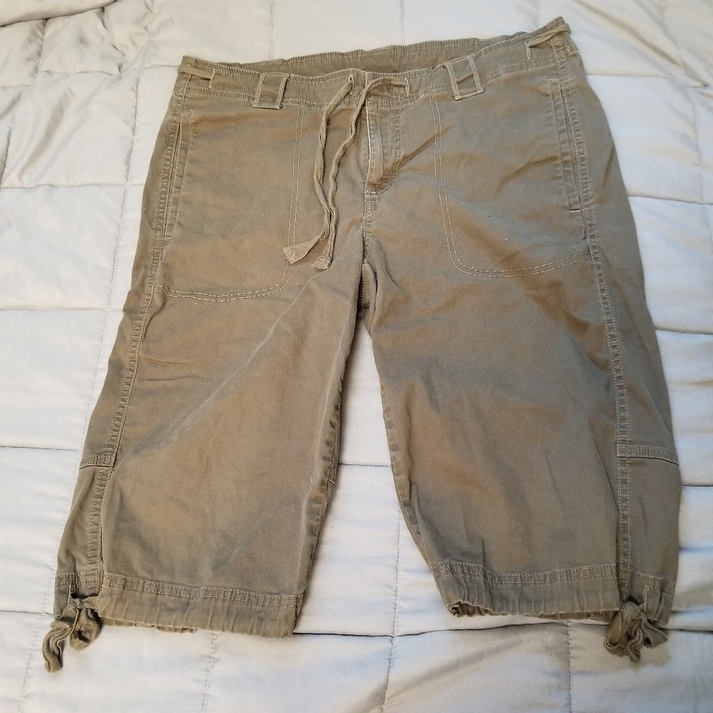 The North Face Green Khaki Hiking Capris Women's Size 14